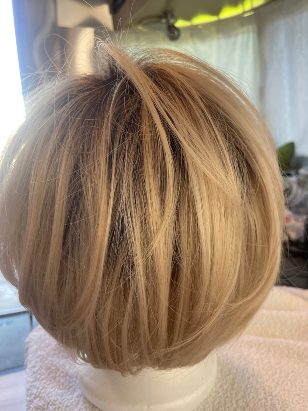 Short Blonde Women's Synthetic Wig - Stylish Layered Bob - Picture 6 of 9